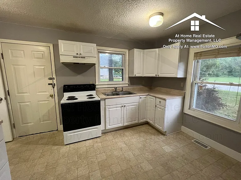 1223 Grand St — Photo 6