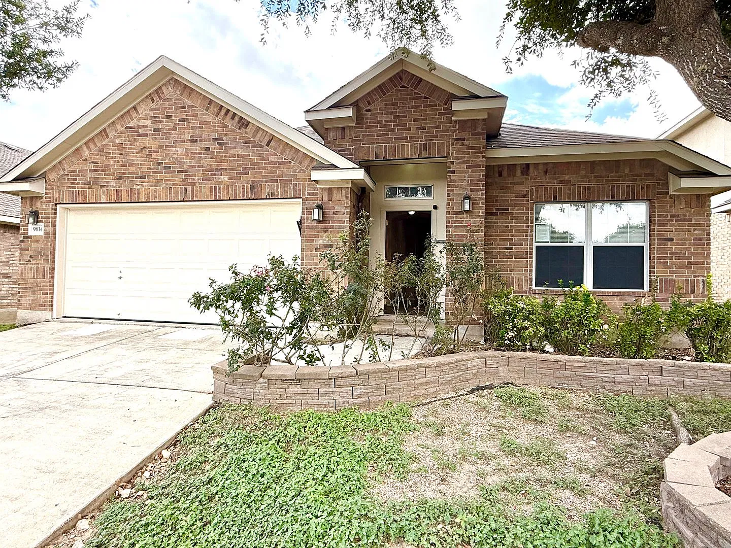 Inviting 3-Bedroom Home in the Gated Mirabella at Legacy Trails Community! — Photo 1