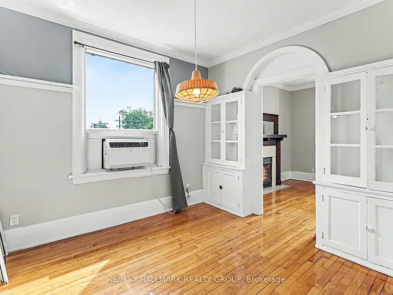 1071 Gladstone Ave #3 — Photo 4
