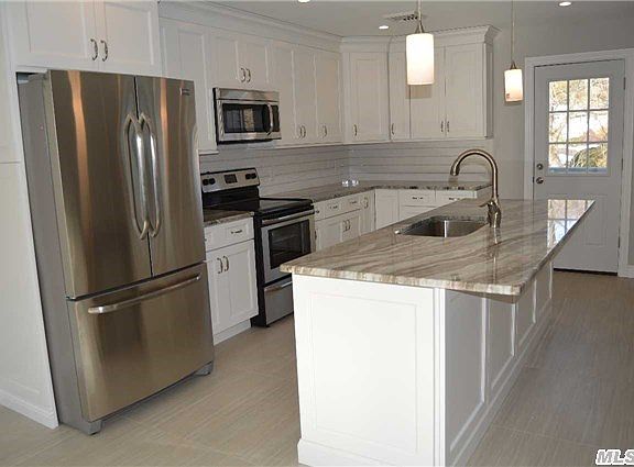 3rd image of 119 Plymouth Blvd