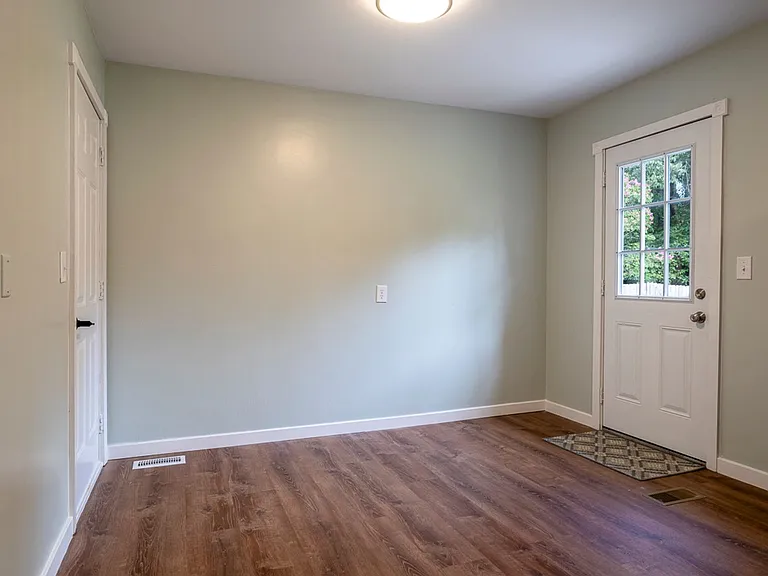1104 Washington Dr — Photo 12