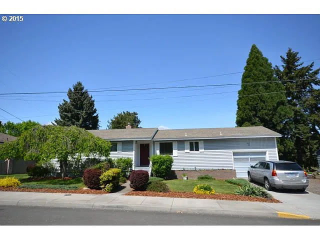 2409 Mount Hood St photo 1