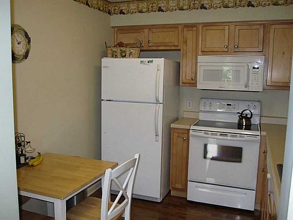 3rd image of 503 Berrington Ct