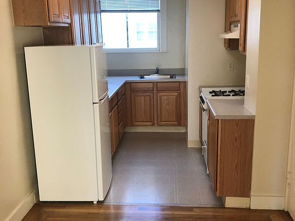 2nd image of 1626 Chestnut St