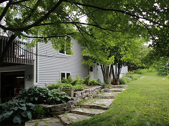 Front entrance (split foyer)