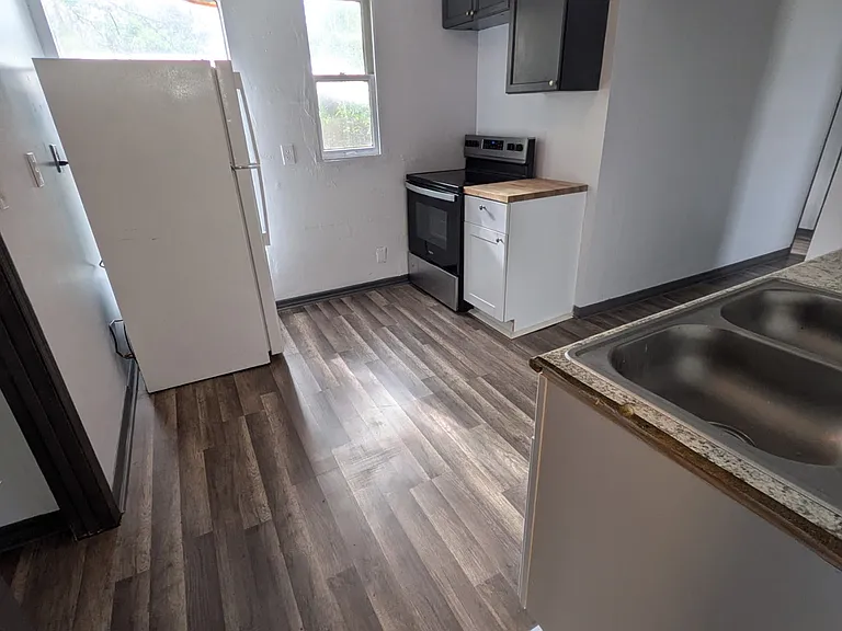 1507 Avenue I #B — Photo 4