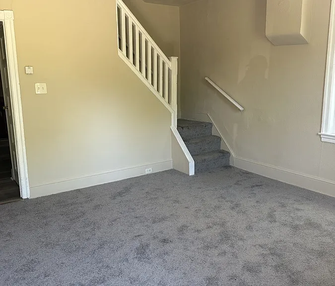 412 E Oak St — Photo 2