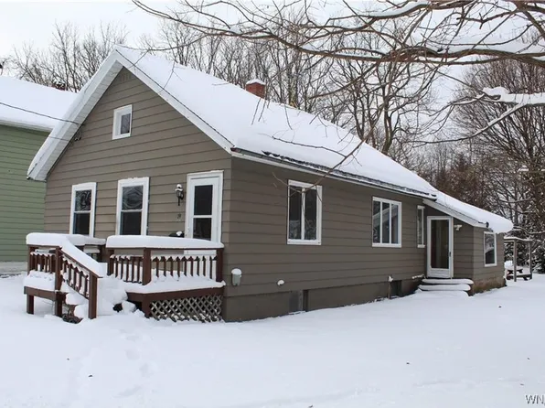 19 Moore Ave, Fredonia, NY 14063