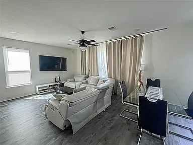 3 bed, 2.5 bath, 2222 sqft, $2,000 — Photo 2