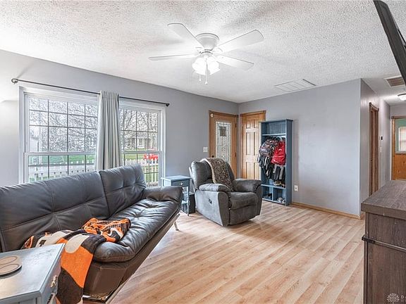 4th image of 403 Carolyn Dr