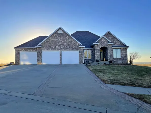 42 W Ridge Dr, Shenandoah, IA 51601