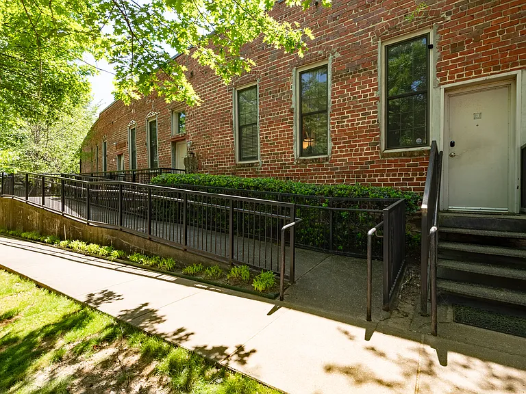 644 Wells St SW #7 — Photo 22