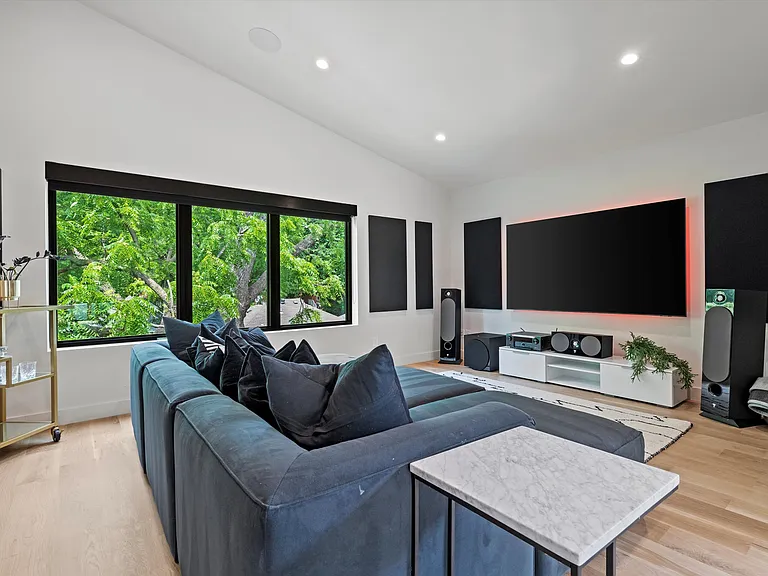 4540 Mercier St — Photo 27