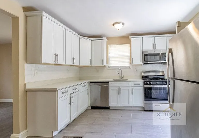 6017 Winthrope Ave — Photo 2