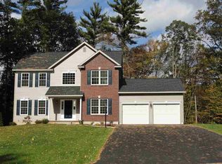 8 Tulip Tree Ln, Niskayuna, NY 12309