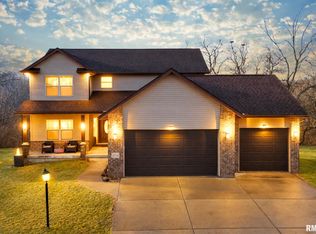 2714 W Stonehenge Ct, Peoria, IL 61615