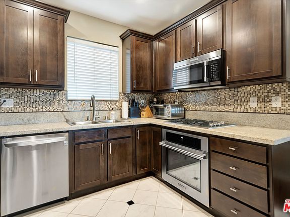 5th image of 4424 Whitsett Ave APT 204