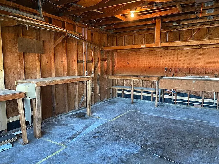 1711 Antoine Ave — Photo 19