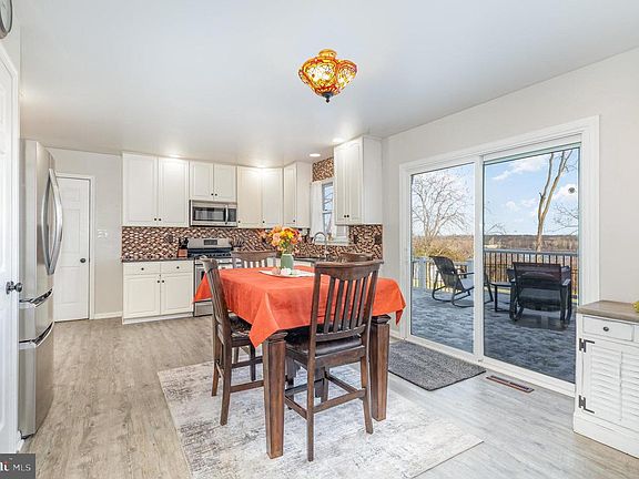 5th image of 210 Abbey Dr