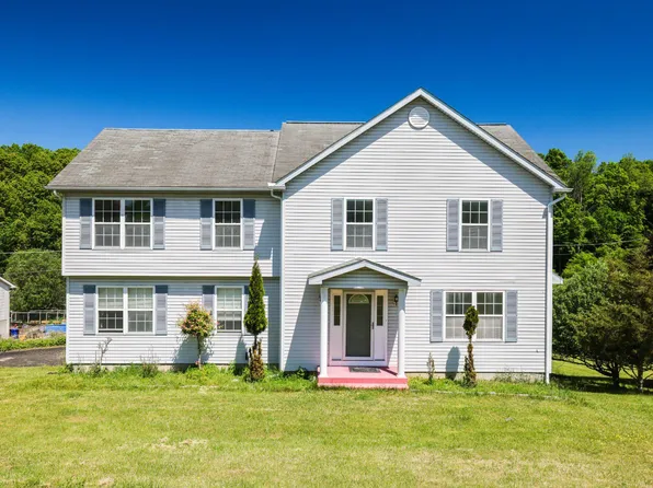 302 Rustic Dr, East Stroudsburg, PA 18302