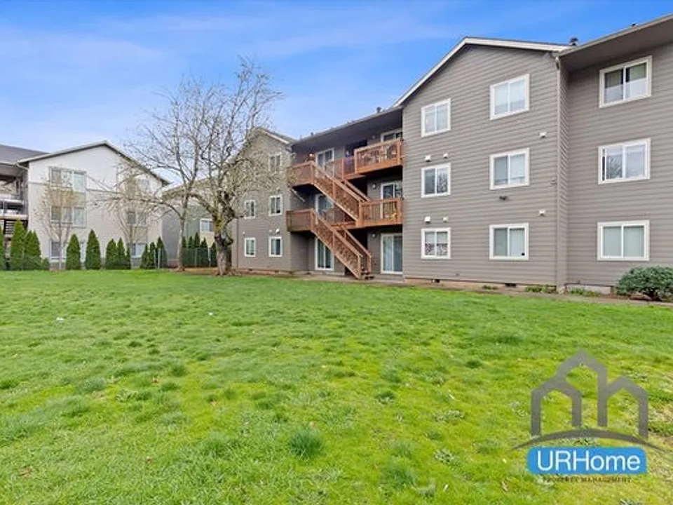 120 SE 143rd Ave #11