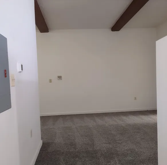 Marlboro Classic Apt & Redwood Square — Photo 115