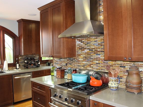 4th image of 3756 Georgia St
