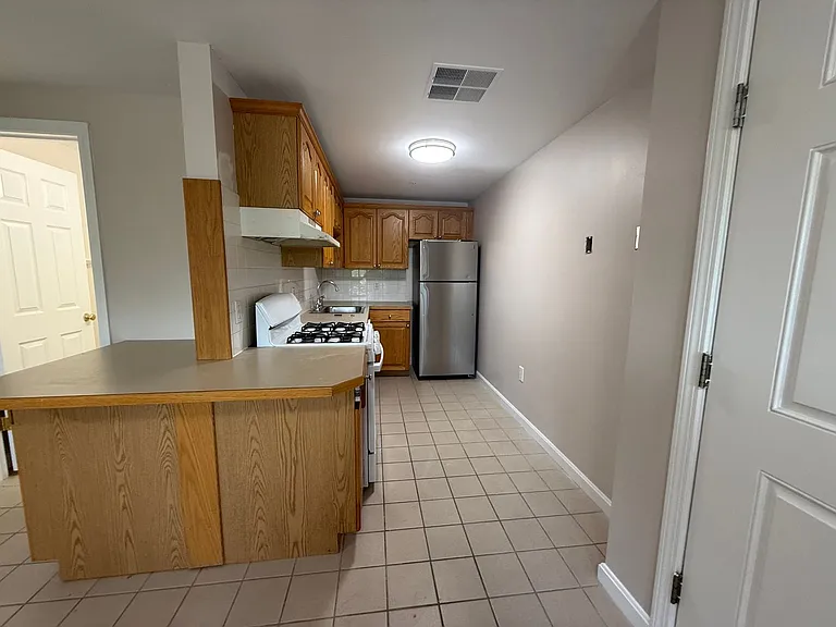 Pondsview Apartments — Photo 27