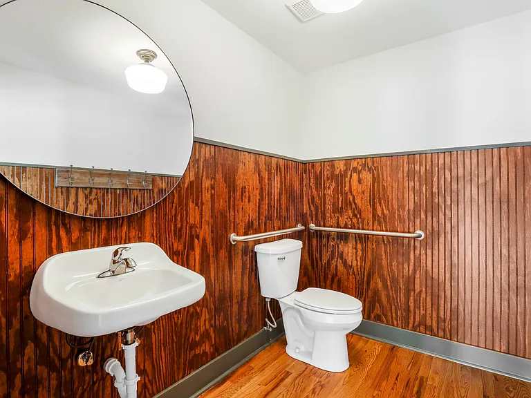 594 Locust Street125 West 6th Ave — Photo 22