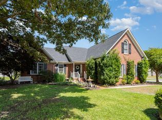 5513 Quarter Pole Ln, Hope Mills, NC 28348