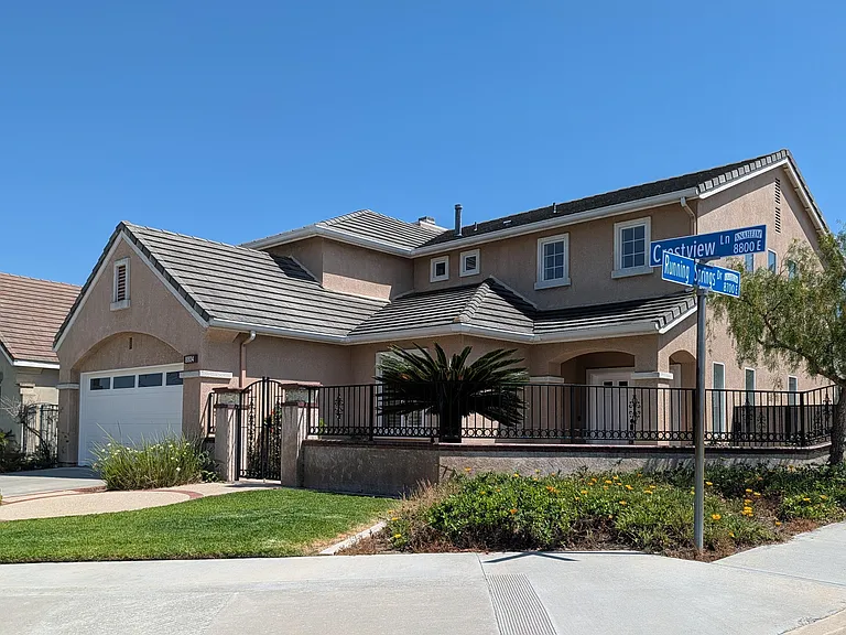 8804 E Crestview Ln — Photo 2