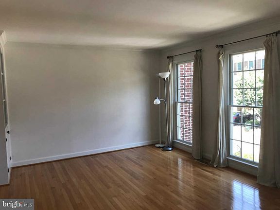 3rd image of 2086 Gillen Ln