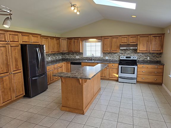 2nd image of 14 Meadow Ln