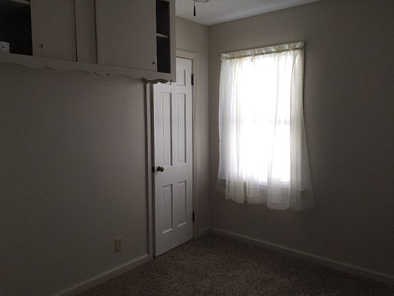 4th image of 309 E Roselawn St
