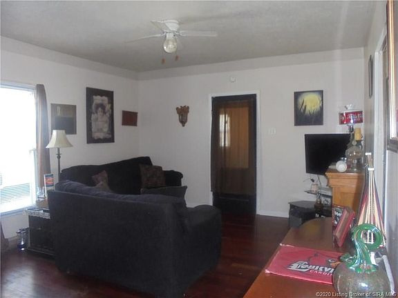5th image of 303 E Salem Ave