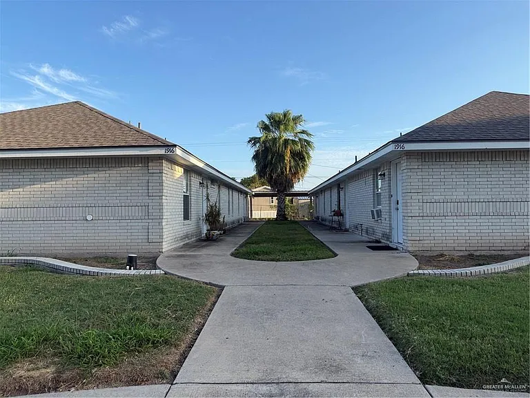 1916 Summer Breeze Rd #B — Photo 1