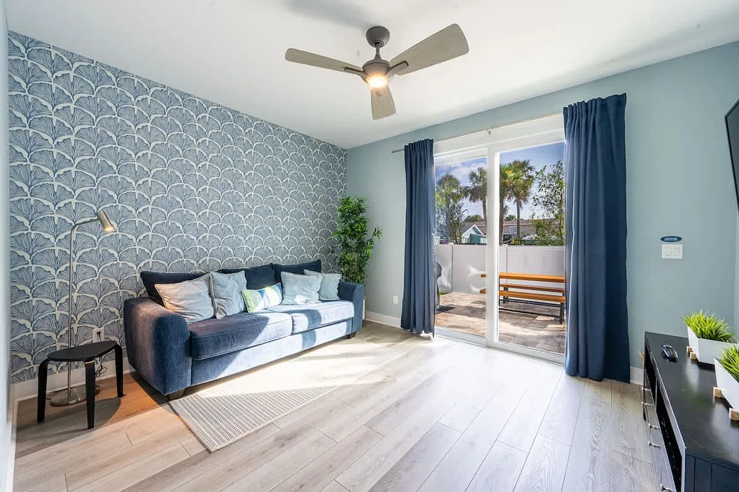 3 bed, 2.0 bath, 1883 sqft, $4,177 — Photo 4