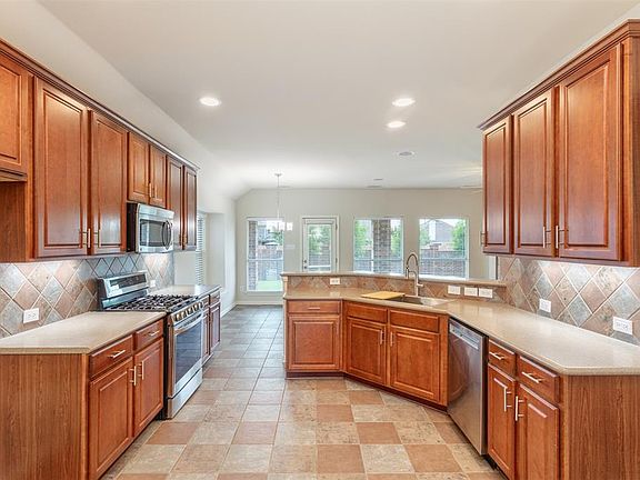 2nd image of 1017 Nickerson Ln