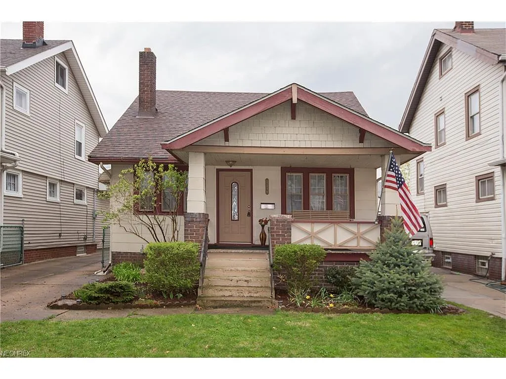 3236 W 130th St photo 1