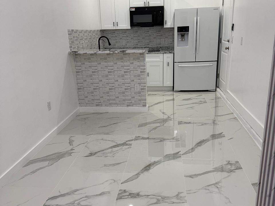 1st image of 4019 34th St SW #1