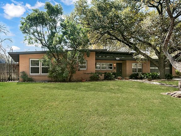 2nd image of 610 Cave Ln