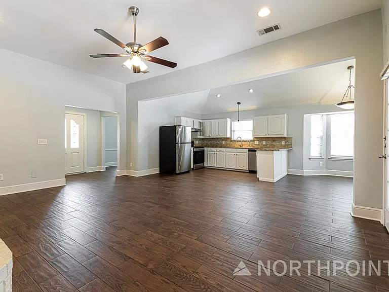 401 Kathy Ln — Photo 6