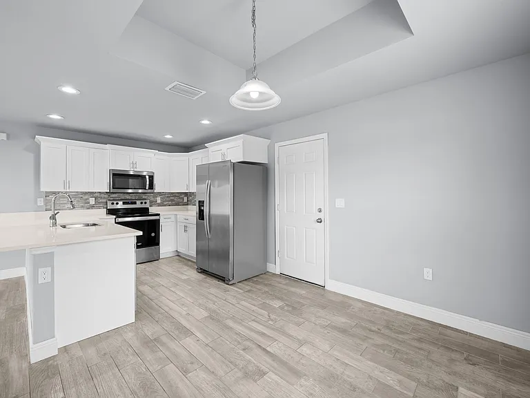 655 Chemstrand St E — Photo 9