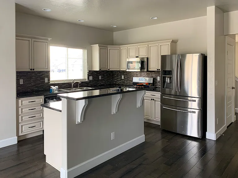 764 E Ionia Dr — Photo 8