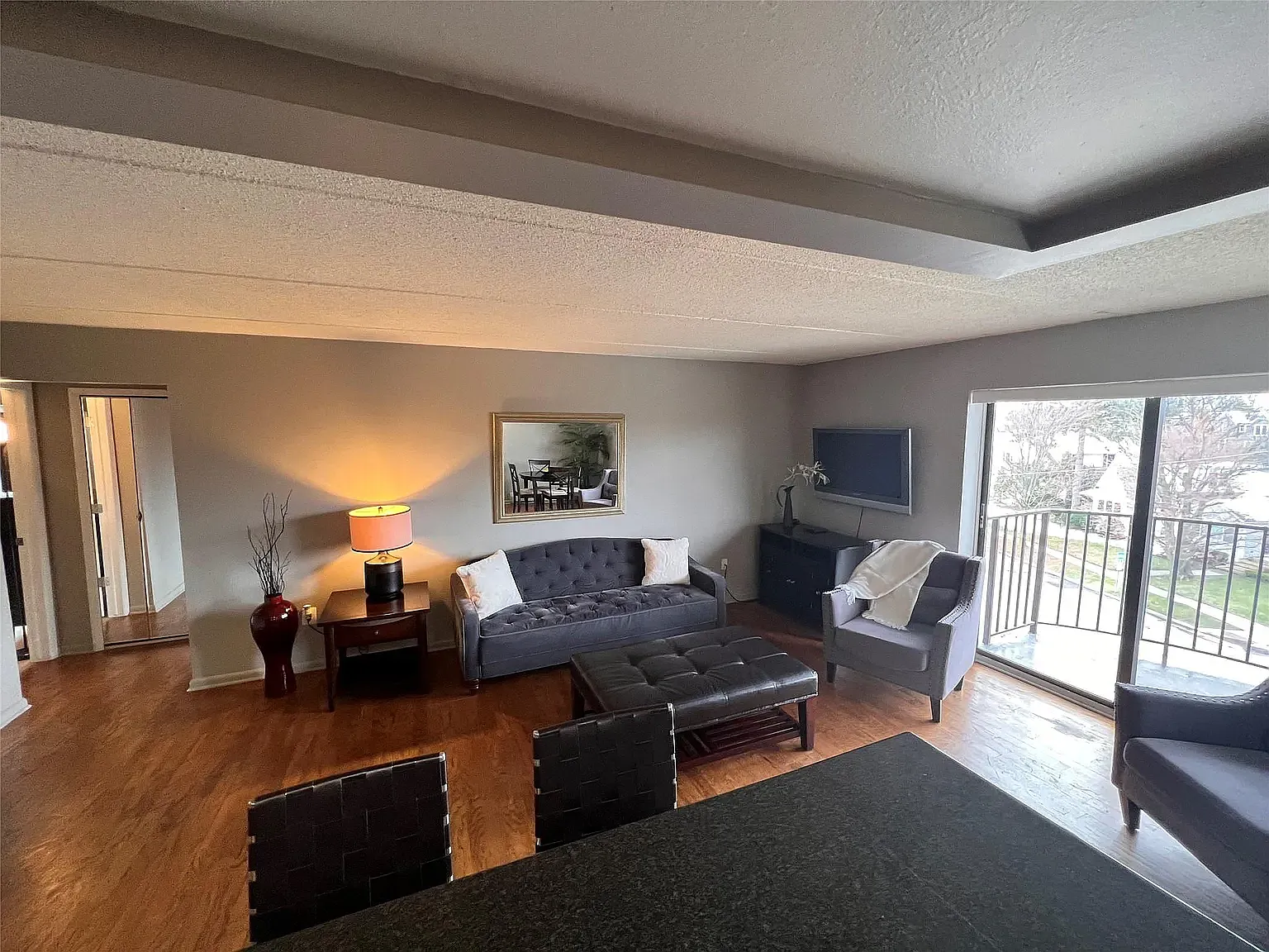 2 bed, 904 sqft, $2,200 — Photo 3