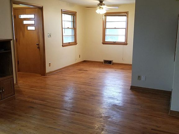 4th image of 412 C Ave