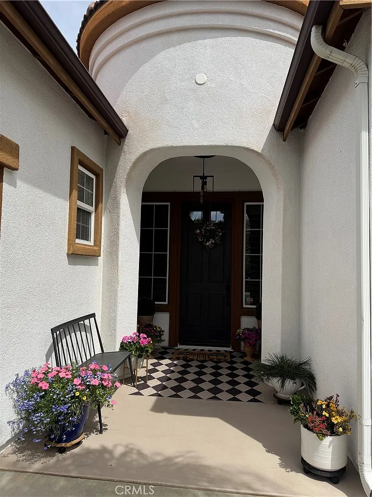 3 bed, 2745 sqft, $5,000 — Photo 2