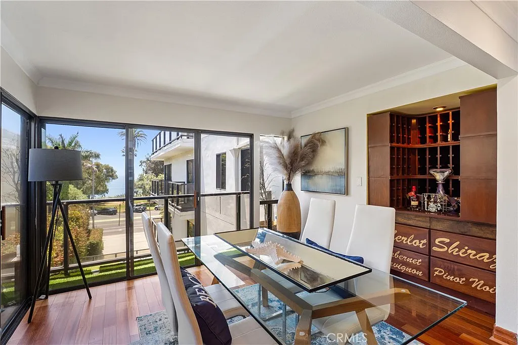 2 bed, 1477 sqft, $9,400 — Photo 4