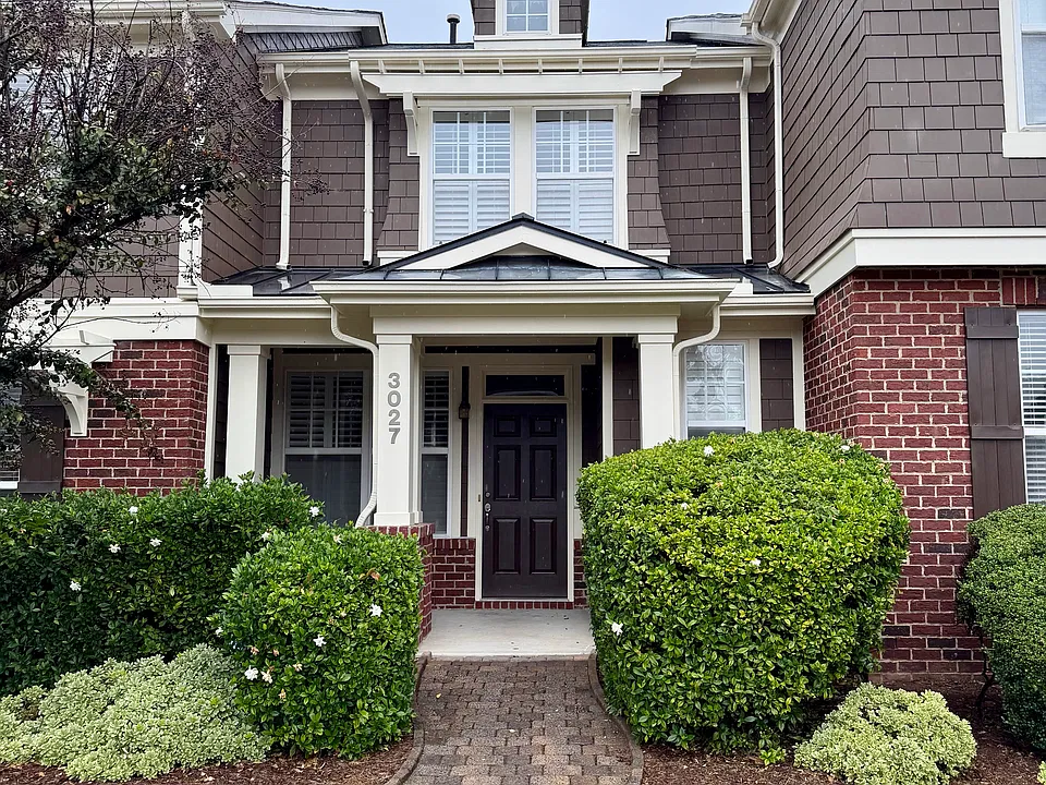 3027 Freeport Dr