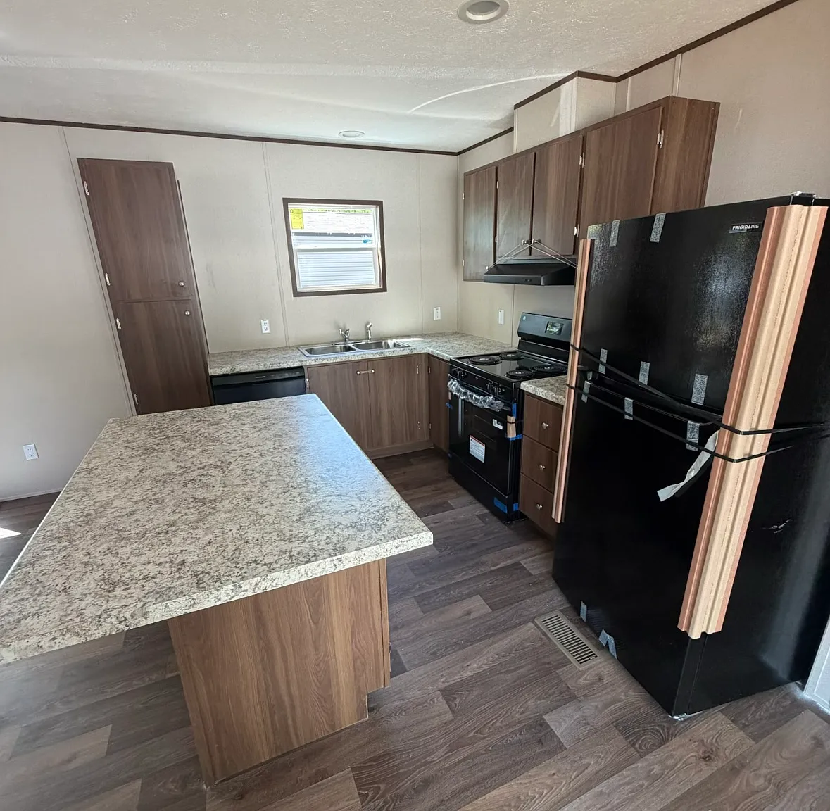 4 bed, 1280 sqft, $995 — Photo 2